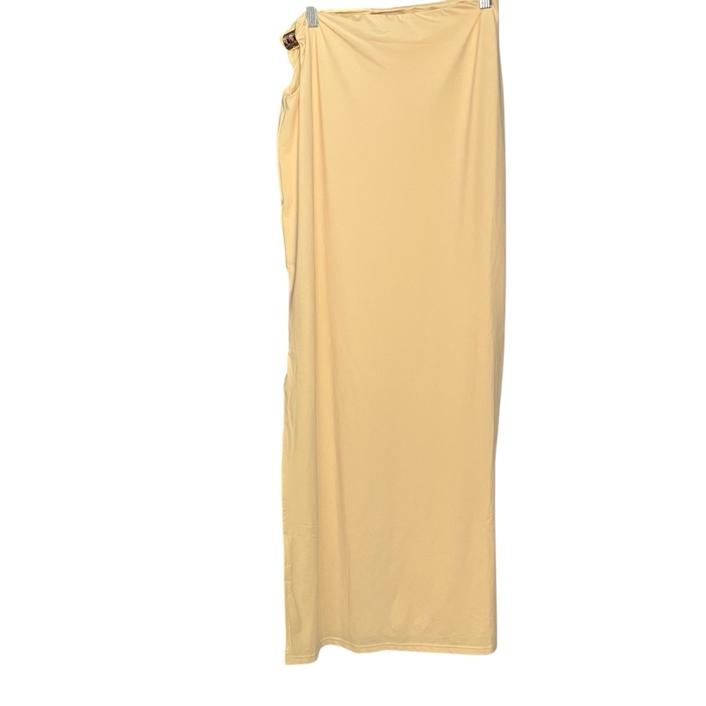 SNDYS × REVOLVE Baylee Skirt in Panna Cotta Keyhole Gold Detail Side Slit Small - Picture 7 of 16